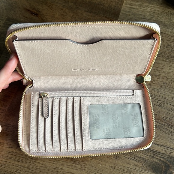 Michael Kors Jet Set Travel Large Flat Phone Wristlet - Picture 3 of 3